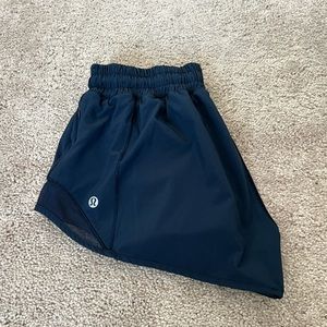 Navy Lululemon Hotty Hot 2.5” inseam - Size 6